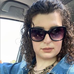 Meet your Posher, Eliza